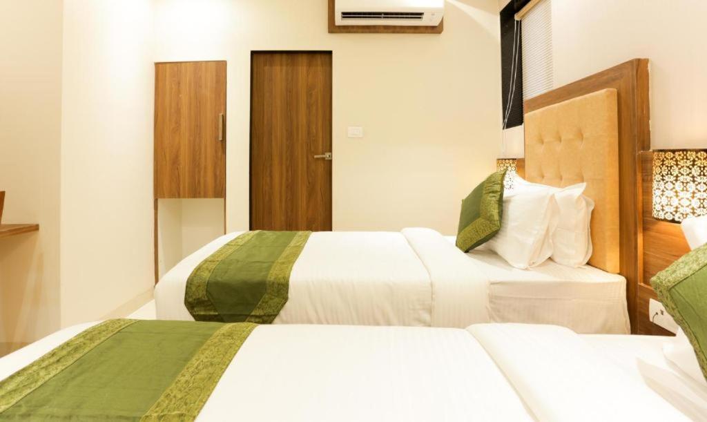 Hotel Delight Mumbai Exterior photo
